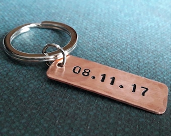 Date Keychain Anniversary Date Gift Engagement Gift Wedding Date Bride Groom Wedding Gift Copper Keychain Personalized Keyring Roman numeral