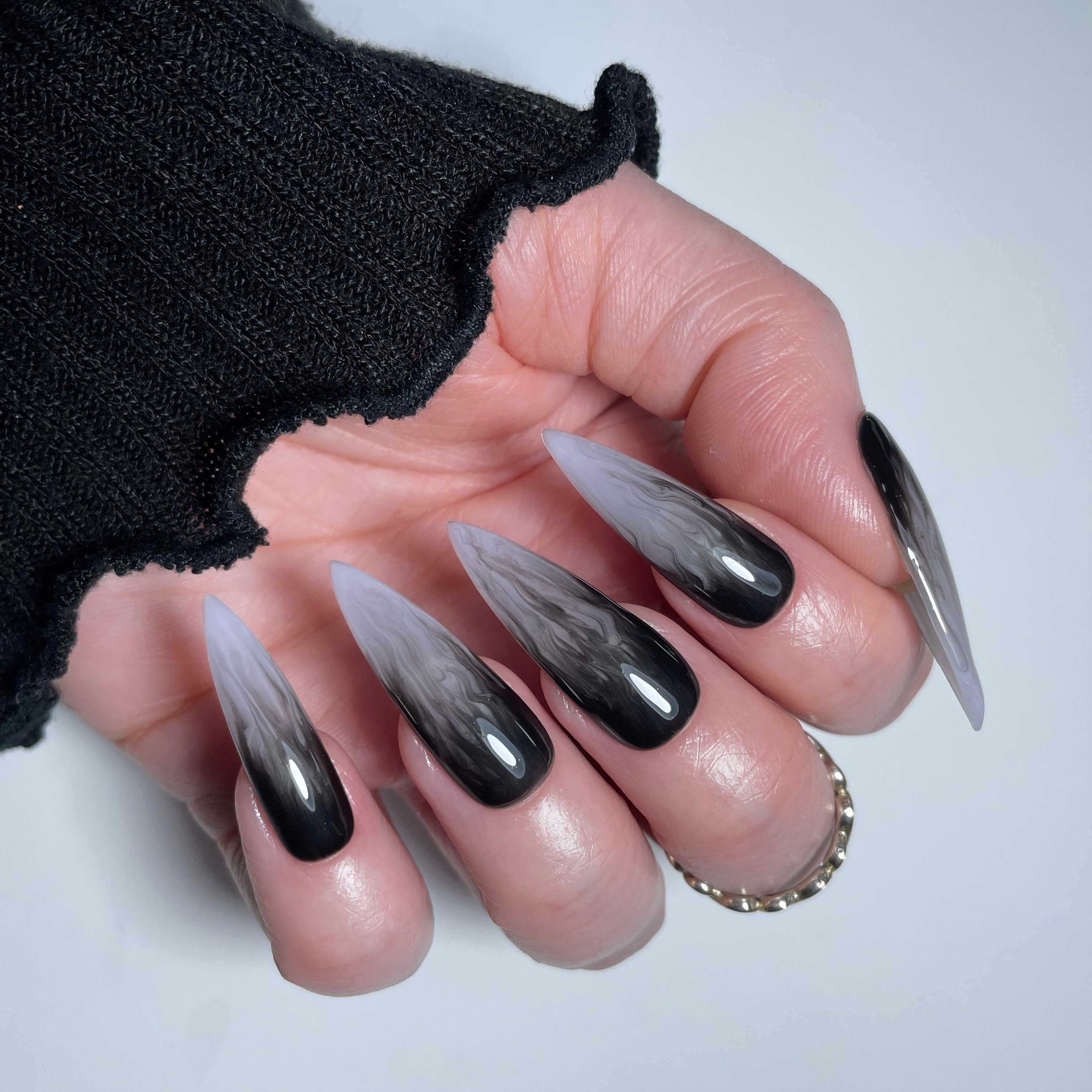 Black ombre 2024 acrylic nails