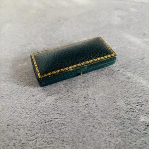 Antique Leather jewellery Display Box for Brooch, Earrings | Vintage Jewellery Box | Antique Jewelry Box