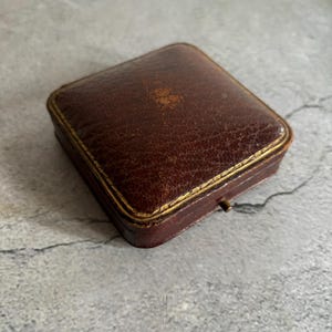 Antique Leather jewellery Display Box for Necklace Pendant | Vintage Jewellery Box | Antique Jewelry Box