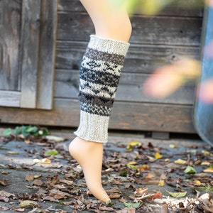 Patterned leg warmers made of sheep's wool lined with fleece, brown, natural white Natur