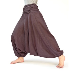 Harem pants made of cotton, ruffled waistband, unisex in gray Rotbraun