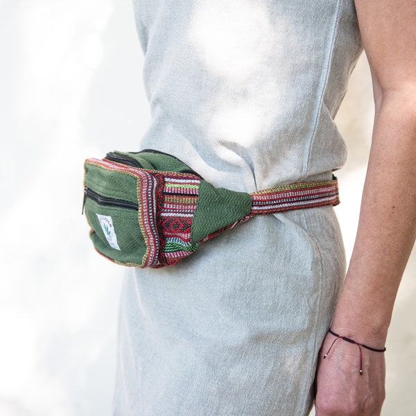 Spacious belt bag in green, made from hemp