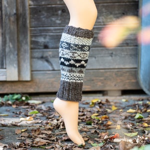 Patterned leg warmers made of sheep's wool lined with fleece, brown, natural white Brau