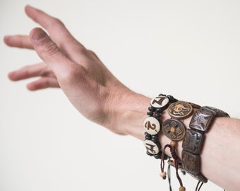 Bracciale in osso di yak regolabile in dimensioni con simboli