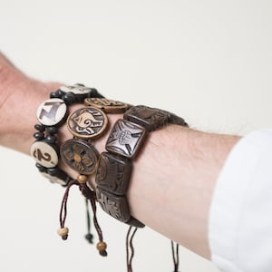 Armband aus Yak Knochen größenverstellbar mit Glückssymbolen