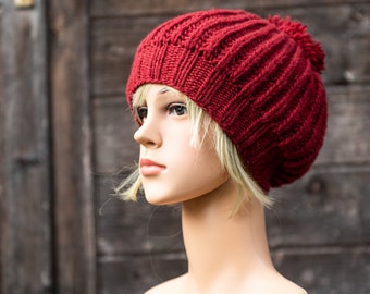 Hand-knitted cap made of 100% merino wool in onion shape, red