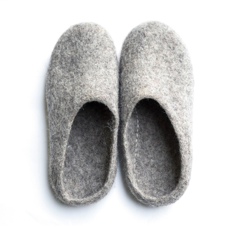 Chaussons en feutre gris, tourbe, gris foncé, en laine de mouton avec semelle en cuir, chaussons, chaussons en feutre image 2