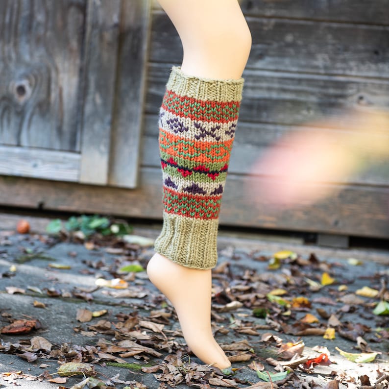 Colorful leg warmers made of sheep's wool lined with fleece, patterned, green, orange Lindgrü-Dunkelorange