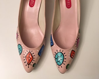 Hand painted vintage pink shoes, painted by artist Ellen Greene with jem motif, 80's heels,