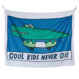 Cool Kids Never Skater Decor Skates Funny Tapestry Wall Hanging Home Dorm Boy Girl Uni Room Decor Throw Backdrop Crocodile Banner Flag