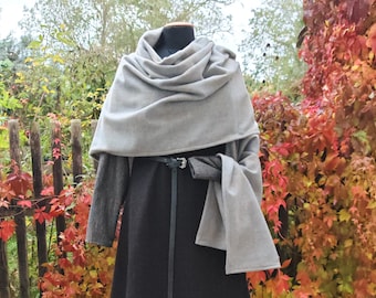 Light grey checked shawl for Vikings, the Middle Ages or everyday wear, Toraxacum