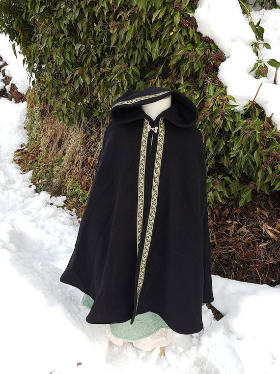 Schwarzer Umhang für Kinder, Mittelalter Cape mit Borte, Elbenmantel mit Kapuze, Cosplay Kostüm Kind, Waldläufer, Toraxacum