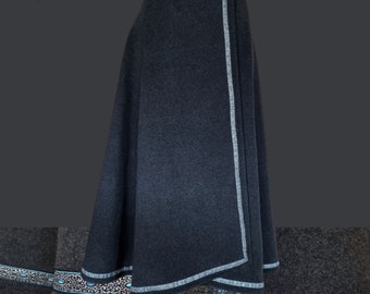 Grey riding skirt with trim, wrap skirt XS-XXL, long skirt for photoshoots, horse and rider, Toraxacum |R-EW-W-Bo |