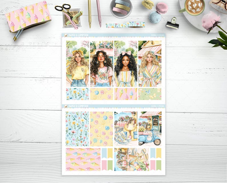 Op de afbeelding: Een set van 12 planner stickers met vier vrouwen met ijsjes, bloemenpatronen en een scooter. De stickers zijn op een witte achtergrond met blauwe en roze accenten.