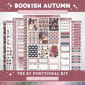 Puede incluir: Un kit de pegatinas imprimibles para agenda titulado Bookish Autumn que incluye varias hojas con ilustraciones de temática otoñal como libros, jerséis, setas y tazas de café, junto con etiquetas funcionales, listas de tareas y días de la semana.