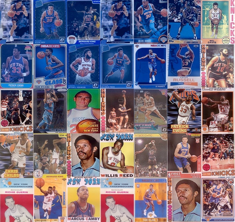 Puede incluir: Un collage de tarjetas de intercambio con varios jugadores de baloncesto de los New York Knicks. Las tarjetas est&aacute;n dispuestas en una cuadr&iacute;cula y presentan diferentes jugadores de diferentes &eacute;pocas. Las tarjetas est&aacute;n todas en perfecto estado y son una gran adici&oacute;n a cualquier colecci&oacute;n de recuerdos deportivos.