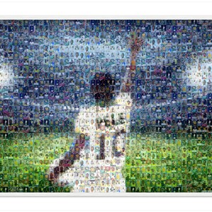 Impresión de mosaico de Pelé hecha con imágenes de sus cartas. Rinde homenaje a Pelé con esta impresión en póster, lienzo, aluminio o acrílico.