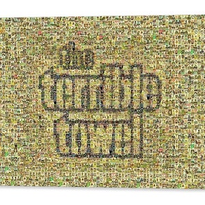 Impression d'art mural mosaïque Terrible Towel des Pittsburgh Steelers composée de plus de 350 images de cartes de joueur ! Cadeau pour la fête des pères et décoration de cave/bureau !