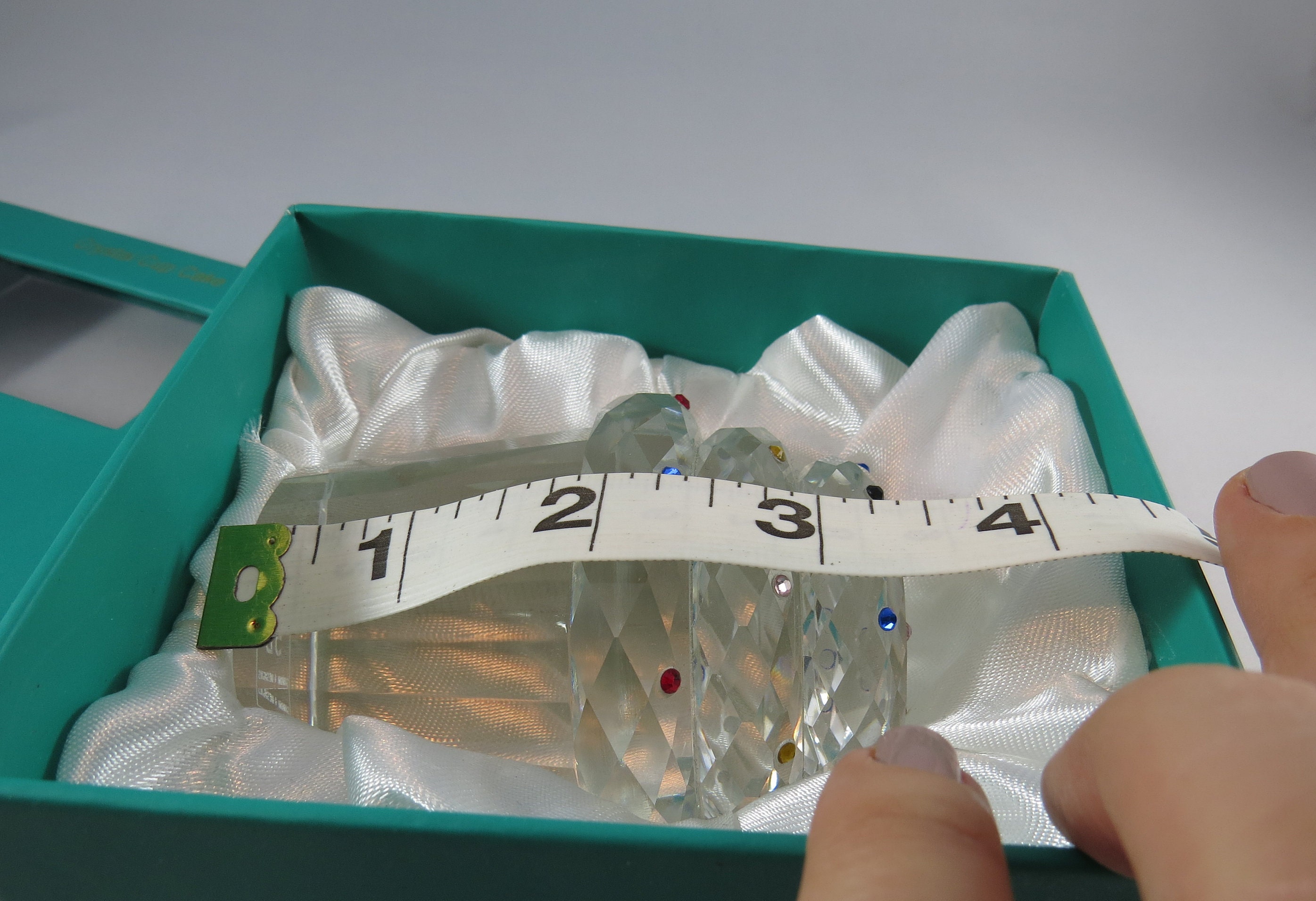 Simon Design Crystal Cupcake paperweight