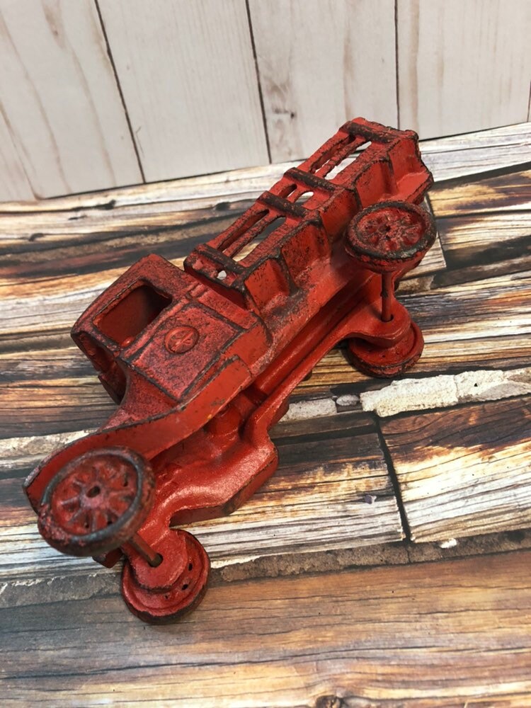 1920s Classic Cast Iron Truck Car for Rustic Home Deco
