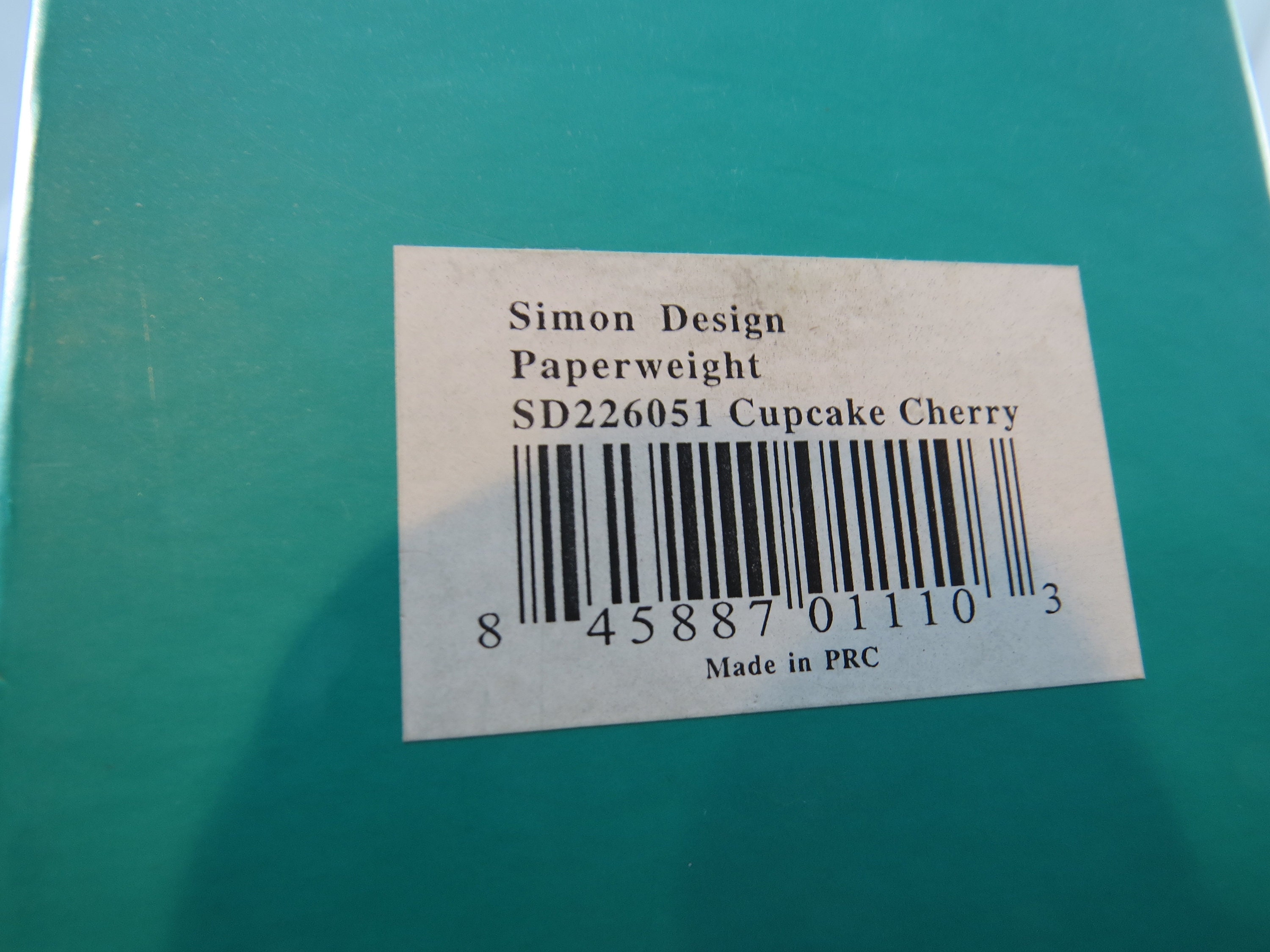 Simon Design Crystal Cupcake paperweight