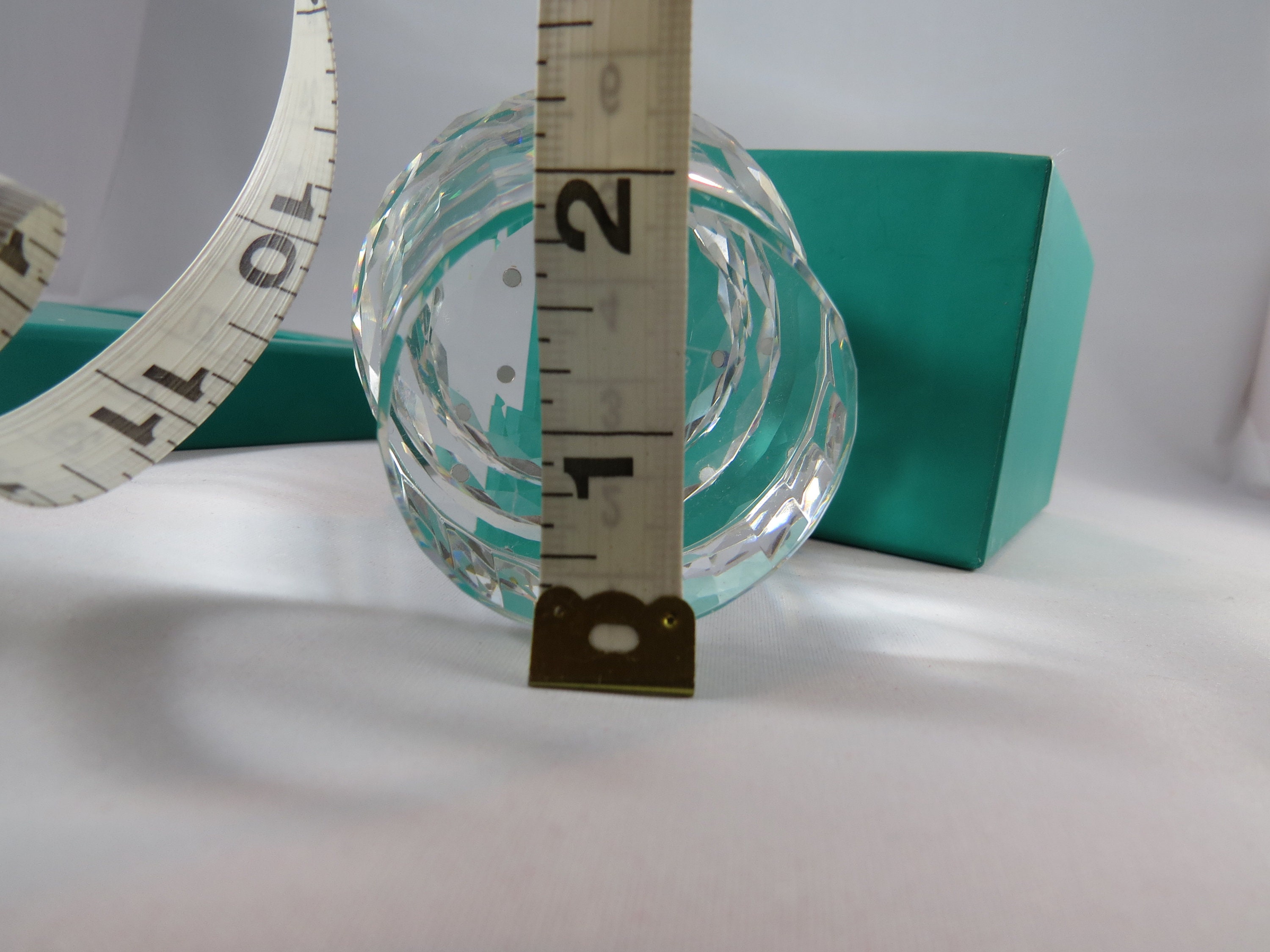 Simon Design Crystal Cupcake paperweight