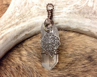 Draad gewikkeld natuurlijke Quartz punt met charme
