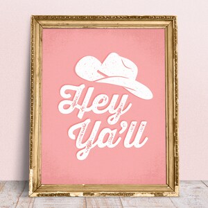 Pink Cowgirl Print, Coastal Cowgirl Poster, Hey Ya&#39;ll Vintage Country Girl Art, Trendy Western Wall Decor for Dorm Room, Gallery Wall