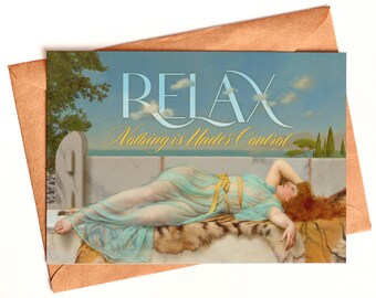 Puede incluir: Una tarjeta de felicitación con una pintura de una mujer recostada sobre una alfombra de piel. El cielo es azul con nubes blancas. El texto de la tarjeta dice "Relax, Nothing is Under Control."