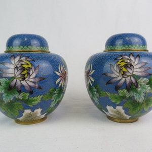 Gorgeous Pair of Mirror-Image Blue Cloisonne Ginger Jars with Purple Crysanthemums Lids and Stands, Brass and Enamel Cloisonne Ginger Jars