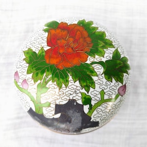 Vintage Round Chinese Cloisonne Trinket box with White background and Peony, Vintage Cloisonne Kogo Tea Ceremony Box 3.8&quot;