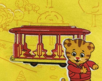 Delantal para bebé de Daniel Tiger's Neighborhood, protector de ropa para niños pequeños (71 x 86 cm)