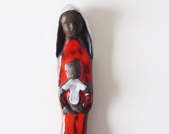 Rot und Braun Mid Century Maria mit Kind Figur, Wandhalter, Vintage Keramik