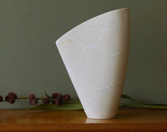 Große weiße Vintage Vase von Formano, abstrakte Formgebung, deutsche Keramik