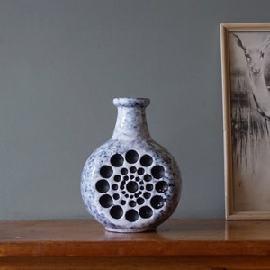 STREHLA ソフトブルーとブラックのミッドセンチュリー花瓶、ドット装飾