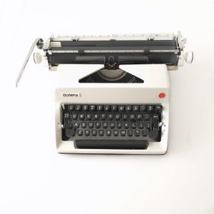 Máquina de escribir Olympia SM9 en perfecto estado. Carro ancho. ¡Revisada profesionalmente!