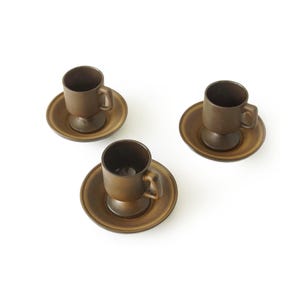 Set di tazze e piattini Cor Unum - Set in ceramica marrone stile Mid-Century Modern, ceramica olandese