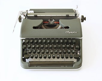 MINT condition Olympia SM2 portable Typewriter. 1959. Professionally serviced!
