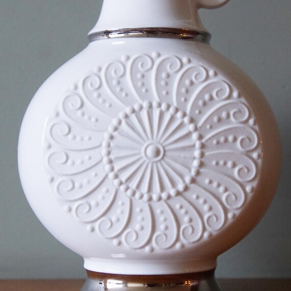 KPM ホワイト＆シルバー ミッドセンチュリー 磁器花瓶、レリーフ