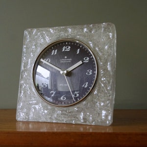 JUNGHANS Mid Century Table Clock – Perspex & Aluminium Modernist Design – 1960s West German Clock – Space Age Retro Timepiece