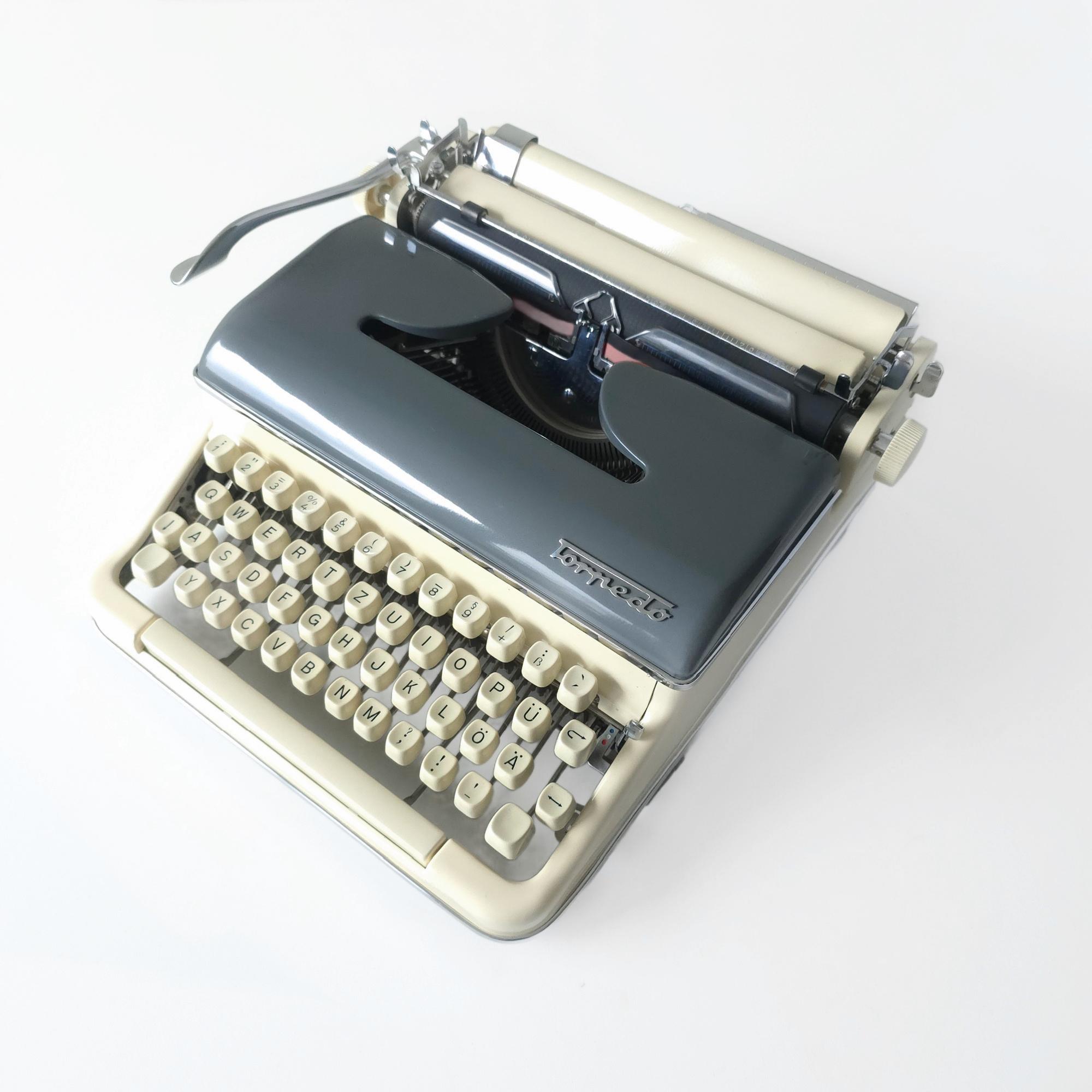 Torpedo 18 Portable Typewriter, Serviced l 1965 German Engineering 