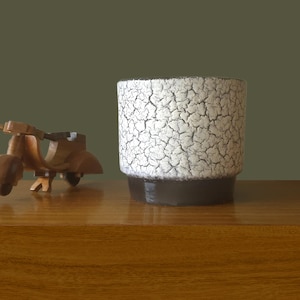 Jasba plantenbak uit het midden van de eeuw | Zwart-wit Cortina-decor | West-Duits aardewerk