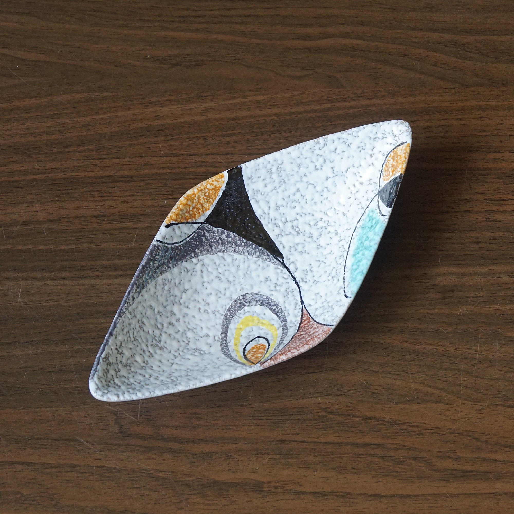 FLORA GOUDA Rumba, off White Mid Century Dish, Colorful Abstract