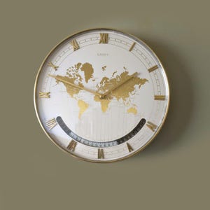 Kienzle - Reloj de pared grande con función de hora mundial – Latón – Mediados de siglo XX, Alemania Occidental