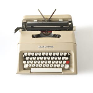 1970s Olivetti Lettera 35 Typewriter. Mint Condition l Professionally serviced!