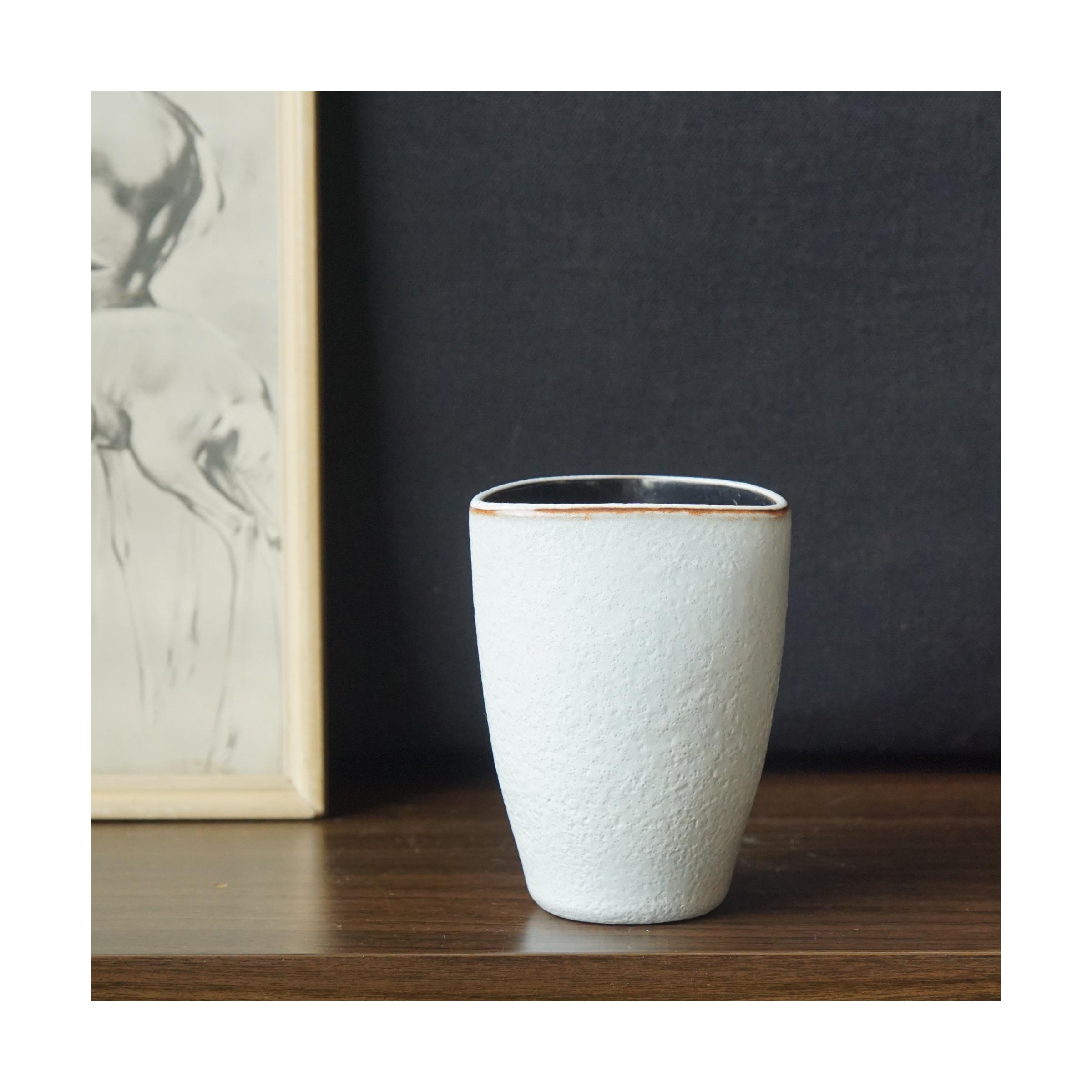 ラヴェッリ ミッドセンチュリー ホワイト トライアングル 花瓶