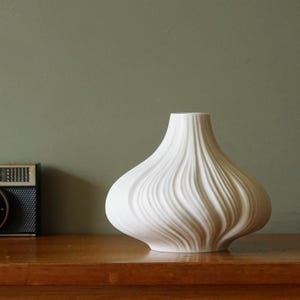 Rosenthal Plissee Vase l Mid-Century Modern German Porcelain, Martin Freyer Design