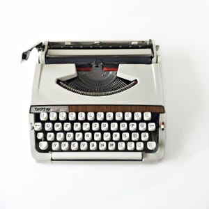 Máquina de escribir Brother de Luxe 900 en EXCELENTE estado. ¡Reparación profesional!