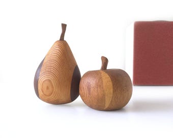 Figurines de pommes et de poires en bois massif • Décoration moderne du milieu du siècle